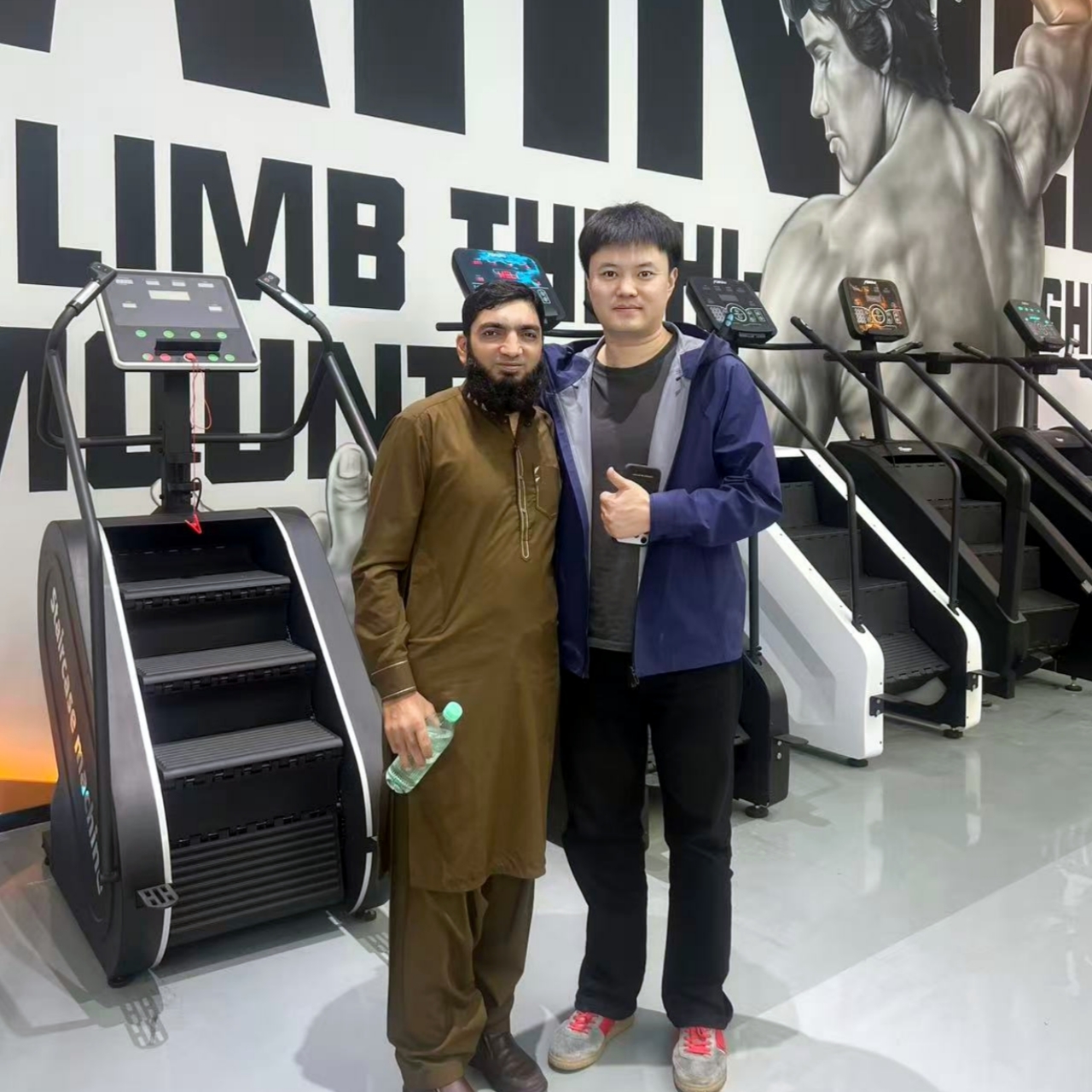 yingruis Fitness Equipment Technology Co., Ltd. Berhasil Menyelesaikan Pesanan 30 Treadmill Melengkung untuk Pelanggan Pakistan